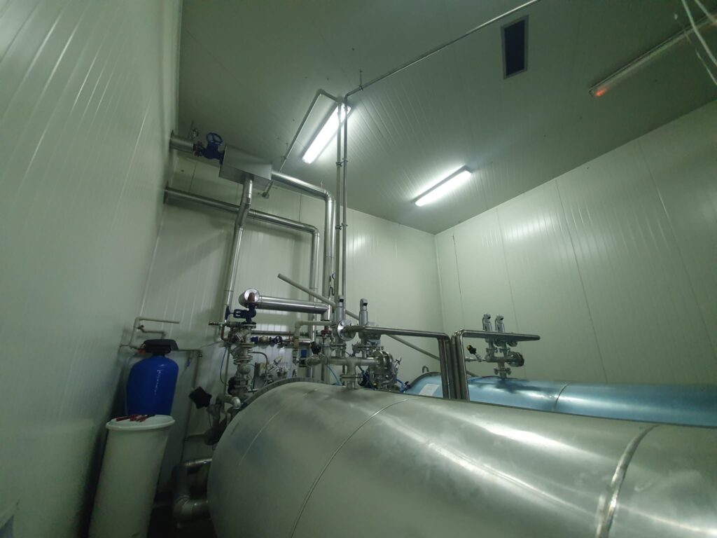 Instalacja z rur nierdzewnych w trakcie realizacji — zdjęcie 2