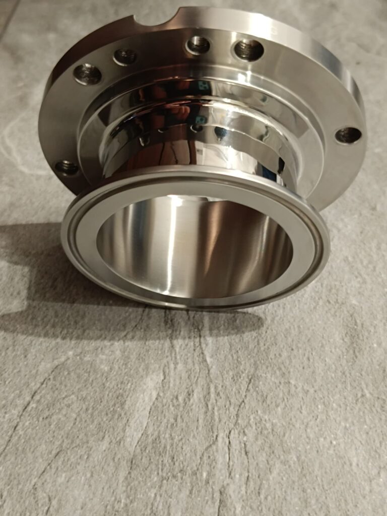 Końcówka tri clamp przyspawana do końcówki zaworu motylkowego DN 65. — zdjęcie 1