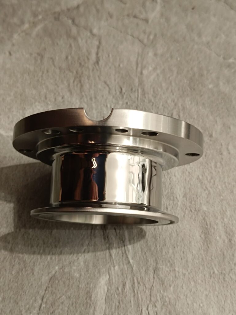Końcówka tri clamp przyspawana do końcówki zaworu motylkowego DN 65. — zdjęcie 2