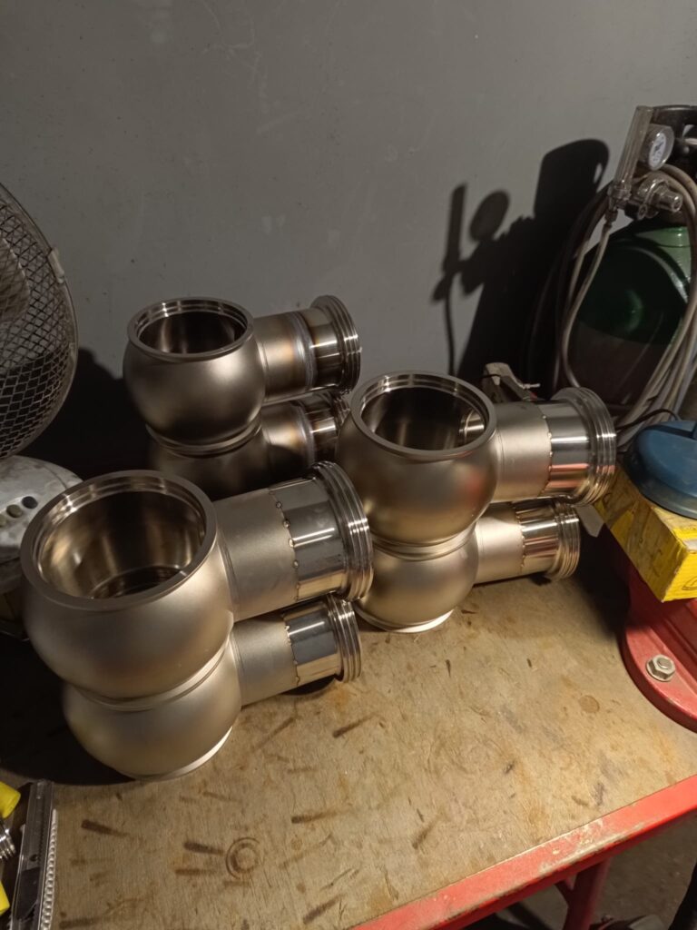 Zawory DN 100 z gwintami — zdjęcie 1